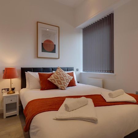 La Casa Suites Слау Екстериор снимка