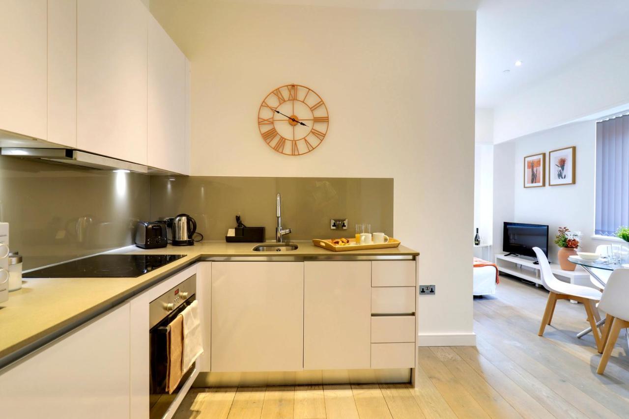La Casa Suites Слау Екстериор снимка