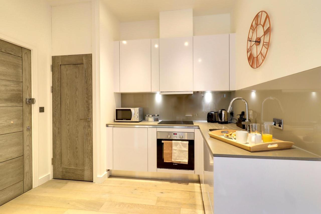 La Casa Suites Слау Екстериор снимка